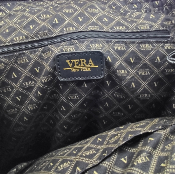 Vera New York Large Black Leather Tote/Handbag with Side Snap & Sig Logo Lining - Picture 6 of 13